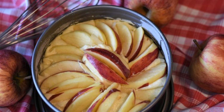 Ëmbëlsirë me mollë, shije përfekte