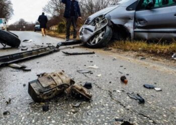8 të lënduar në një aksident trafiku mes 2 veturave në Deçan