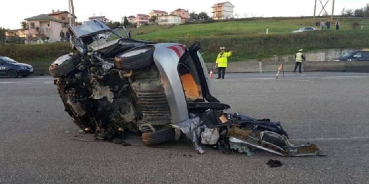 Aksident në Tiranë, vdes 25 vjeçarja