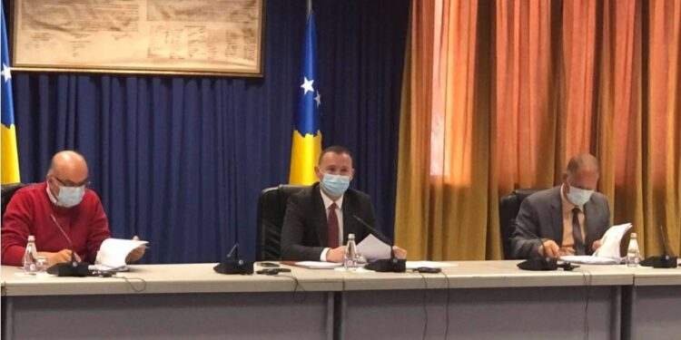 Zemaj: Respektimi i masave nuk po mbikëqyret