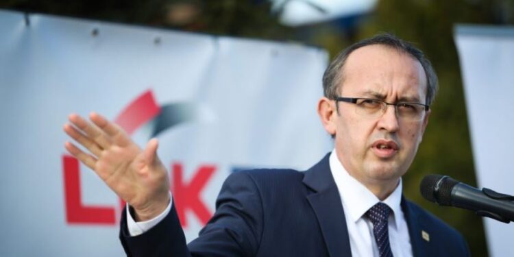 Hoti: E ndaluam abuzimin me blerjen e maskave, jo nga 7 euro por 38 cent