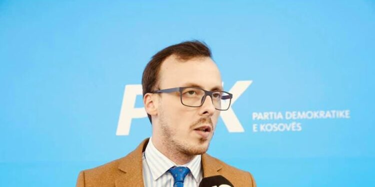 Bytyçi: Bulliqi është prototip i Vetëvendosjes në këto zgjedhje