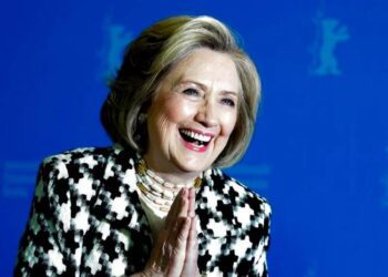 Hillary Clinton shkruan romanin e parë, ja se si e quajti!