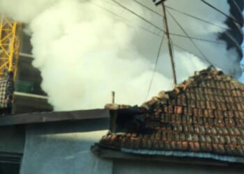 Digjet një shtëpi në rrugën “Robert Doll” në Prishtinë