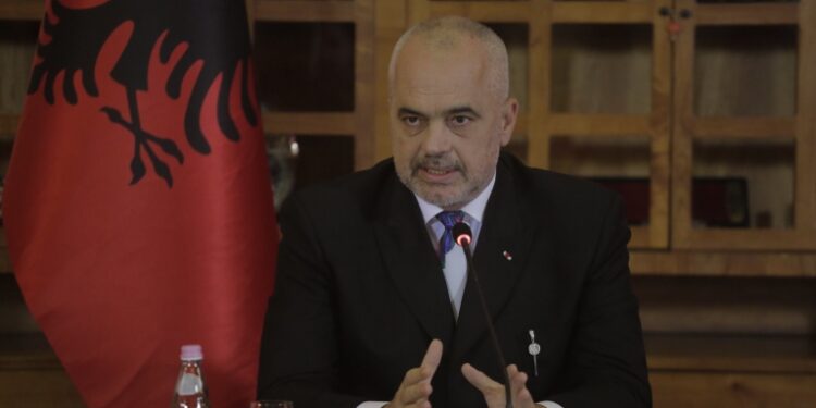 Flet Rama pas arrestimit të gjyqtares Hoxha, vendimet e saj “kanë habitur dynjanë”