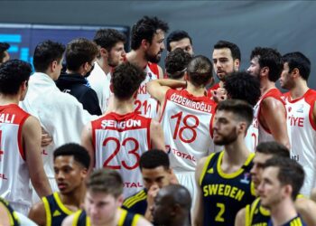 Turqia kualifikohet në EuroBasket 2022 e mundi Suedinë