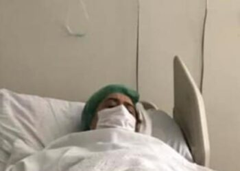 E dhimbshme: Djali kërkon ndihmë për shërimin e nënës me leukemi