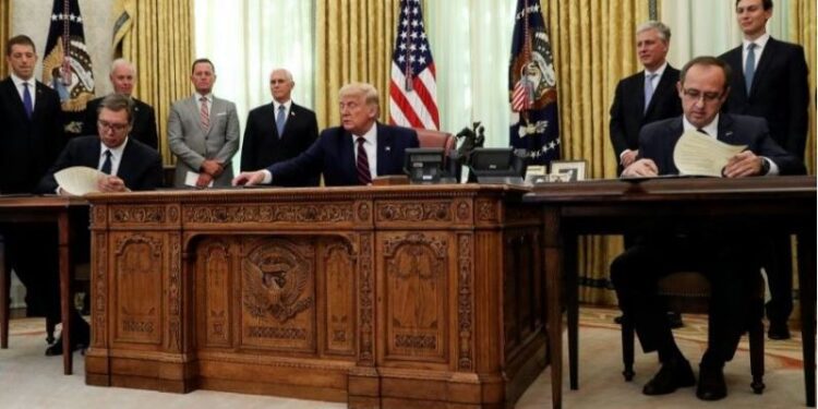 Mediat serbe: Nëse Prishtina shkel marrëveshjen, paralajmërohen tërheqja të njohjeve