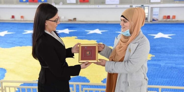 Haradinaj takon rekordmenen e Guiness-it: U lartësua imazhi i Kosovës