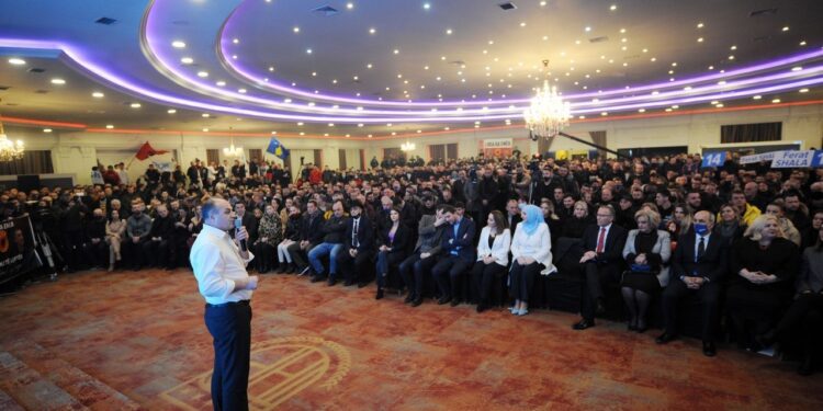 Hoxhaj në Mitrovicë: PDK-ja e ngrit vetëm flamurin e shtetit të Kosovës,