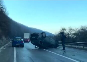 Vetëaksidentohet një veturë në Vranidoll (VIDEO)