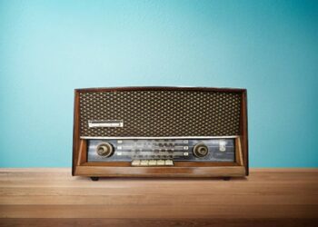 Radio po i reziston mirë kohës, mbetet një ndër mediat më me ndikim në botë