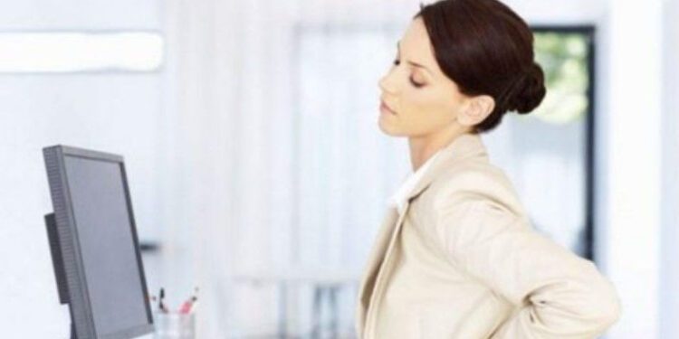 Këto janë rreziqet e shëndetit nëse rrini 8 orë ulur në ditë