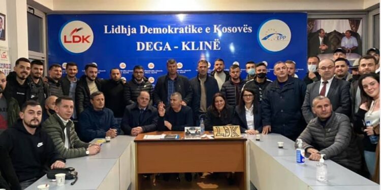 Dumoshi mbështetet fuqishëm nga forumi rinor i LDK-së në Klinë