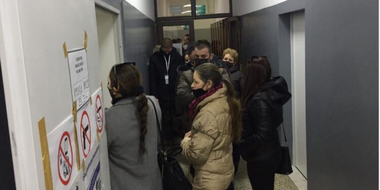 Arrijnë zarfat për votim me kusht në Fakultetin Filologjik, qytetarët mund të votojnë