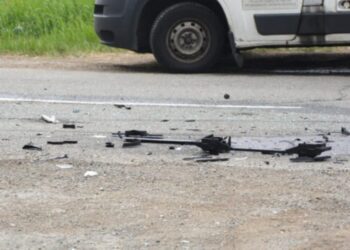 Aksident trafiku në rrugën Drenas-Skenderaj, lëndohen 3 persona