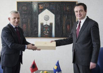 Kurti priti në takim Ambasadorin e Republikës së Shqipërisë në Kosovë Qemal Minxhozi