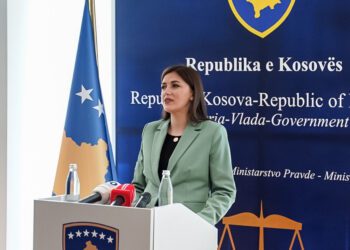 Albulena Haxhiu i ndalon shërbimet me pagesë për zyrtarët e lartë