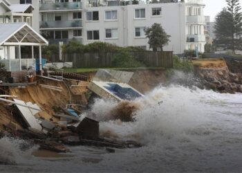 Australia përfshihet nga moti i ligë, shi dhe vërshime