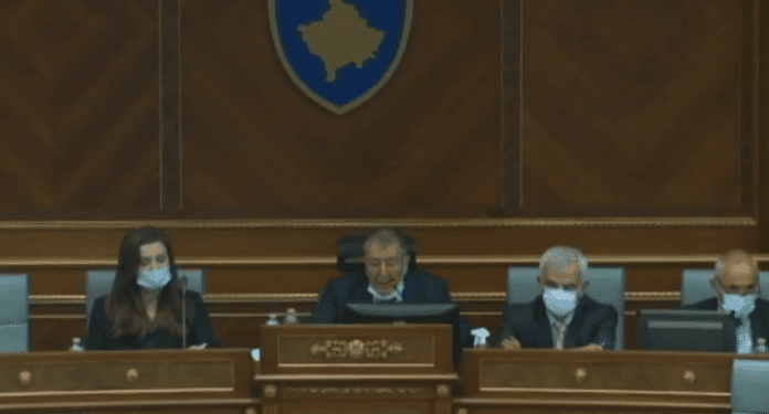 Avni Dehari kërkon nga deputetët mbajtjen e maskave