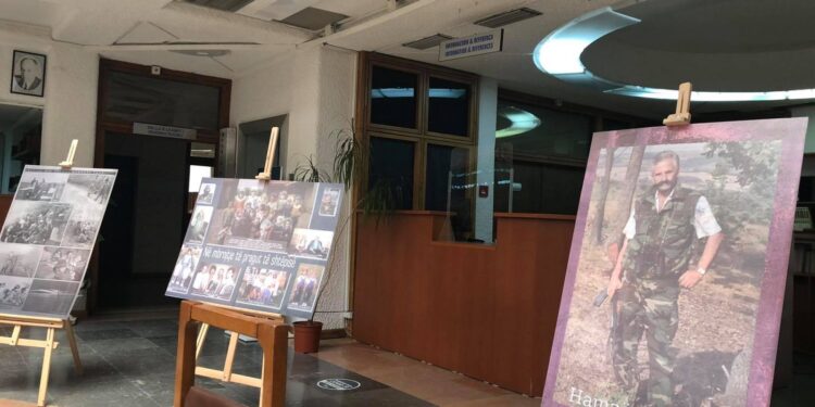 Bibloteka Kombëtare në Prishtinë për herë të parë ekspozon artikuj për familjen Jashari