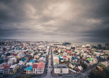 Si ia doli Islanda që jeta në ishull të duket sikur të mos ekzistojë pandemia