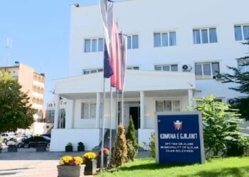 Reagojnë nga komuna e Gjilanit pas arrestimit të një zyrtari për keqpërdorim të detyrës