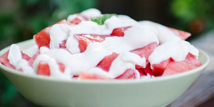 Kos me mjaltë, kanellë dhe shalqi