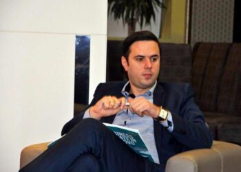 Abdixhiku përkujton 22 vjetorin e vrasjes së avokatit Bajram Kelmendi nga forcat serbe