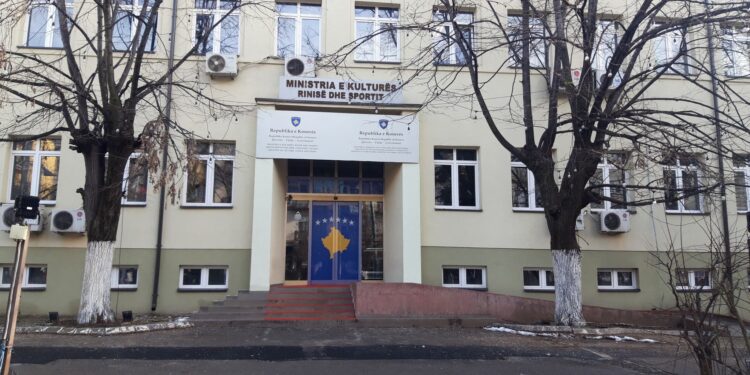 Vlora Dumoshi ngushëllon familjen e Fahri Buçincës