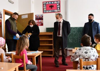 Komuna e Prizrenit siguronë shujta për nxënësit parafillor dhe të klasave 1-5