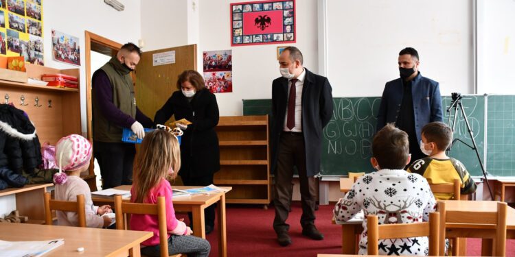 Komuna e Prizrenit siguronë shujta për nxënësit parafillor dhe të klasave 1-5