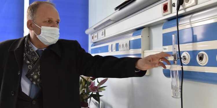 Shtretërit e Klinikës Infektive kyçen në sistem qendror me oksigjen