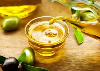 Ja si ta dalloni vajin e ullirit që është i pastër!