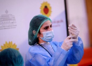 Edhe 208 mjekë dhe infermierë të Kosovës vaksinohen në Kukës