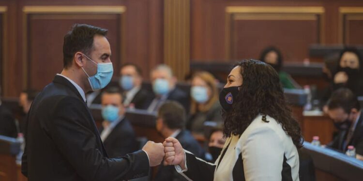 Vjosa Osmani uron përbërjen e re të Kuvendit të Kosovës