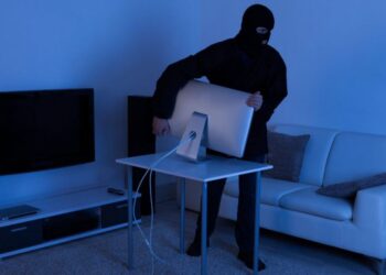 Ish-deputeti i VV-së “mbeti pa televizor” pasi hajnat sulmuan klinikën e tij