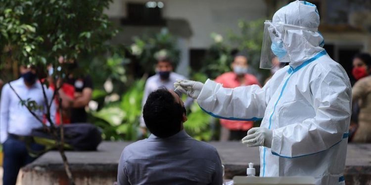 Arrijnë ndihmat e para nga Britania e Madhe në Indi