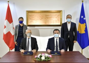 Kurti nënshkruan mbështetjen për ujra me ambasadorin e Zvcirës