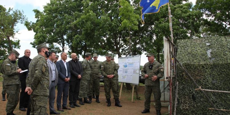 Mehaj inspektoi njësinë e FSK-së në operacionin e deminimit në Seçishtë të Hani të Elezit