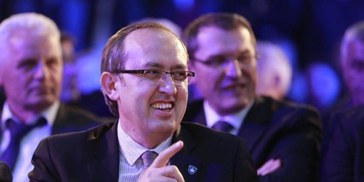 Avdullah Hoti zgjedh bregdetin Shqipëtar për të shijuar pushim 4 ditor