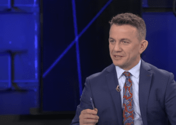 Buzhala me kërkesë për Ramën: Hap një pikë vaksinimi anti-Covid për kosovarët