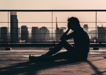 5 lloje të depresionit, mësojeni simptomat e tyre