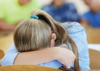 Nxënësja shkon në shkollë me shenja dhune në fytyrë, Policia interviston babin e saj