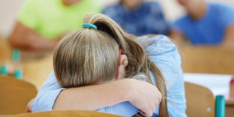 Nxënësja shkon në shkollë me shenja dhune në fytyrë, Policia interviston babin e saj