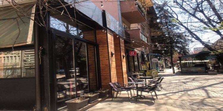 Gastronomët: Jemi të shqetësuar se po rrezikojmë të i përseritim gabimet e vitit 2020