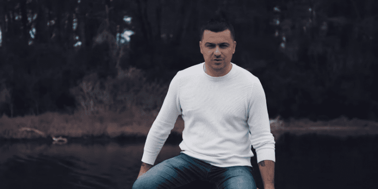 Genc Prelvukaj na sjell këngën e re “Hiena”