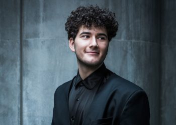 Edhe një shqiptar kualifikohet në finale të Eurovisionit