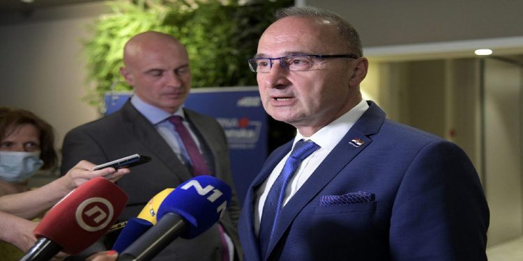 Kryediplomati kroat: Për Kosovën të liberalizohen vizat