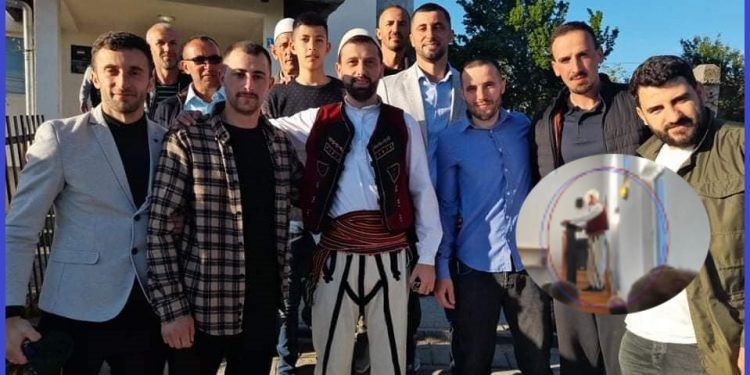Sa bukur, hoxha nga Drenasi fal Namazin e Fitër Bajramit me tirqi dhe plis